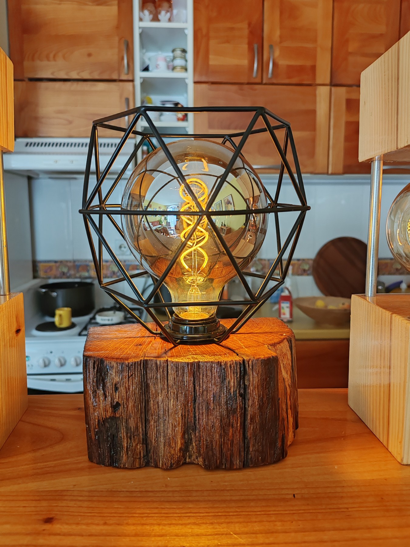 Geometric cage lamp